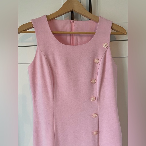 Vintage Barbie-style pink dress with button details - Picture 4 of 9